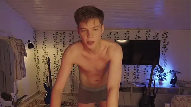 Snapshot of RusBradPitt chatting on September 30, 11:05 am RusBradPitt online show from September 30, 11:05 am