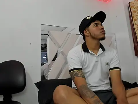 Snapshot of klever_haston chatting on December 4, 1:15 am klever haston online show from December 4, 1:15 am