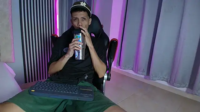 DustinandJordan online show from November 26, 5:18 am