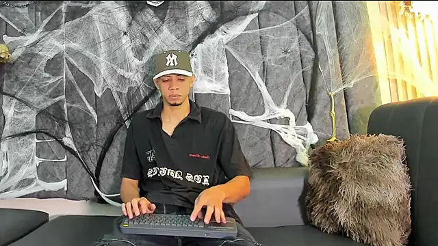 DustinandJordan online show from October 30, 8:39 pm