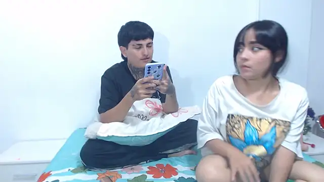 Snapshot of onixandghosty1 chatting on February 16, 7:01 pm onixandghosty1 online show from February 16, 7:01 pm