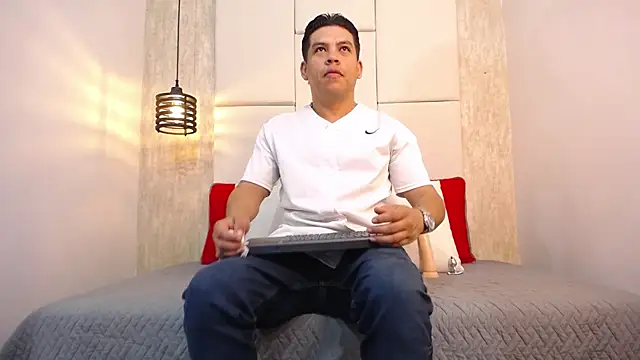 Dominic Taylor  online show from September 18, 11:46 am