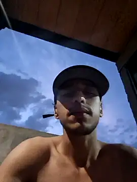 Santi2323xxX online show from February 8, 11:35 pm