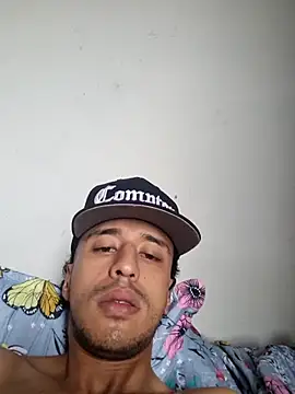 Santi2323xxX online show from May 6, 9:41 pm