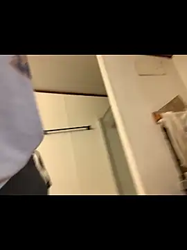 Snapshot of Allinside666 chatting on November 18, 4:21 pm Allinside666 online show from November 18, 4:21 pm