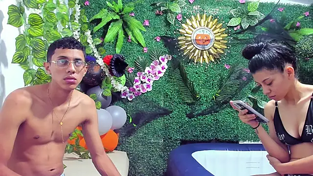 MielAndLeo online show from October 25, 12:28 pm