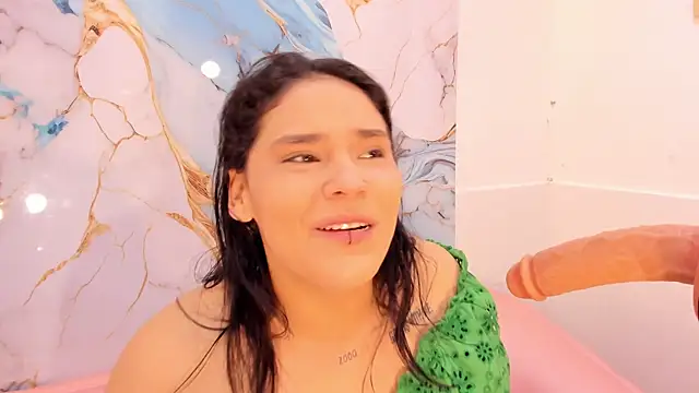 TIFFANY GLOW   online show from October 22, 7:35 pm