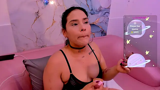 TIFFANY GLOW   online show from November 12, 7:40 pm