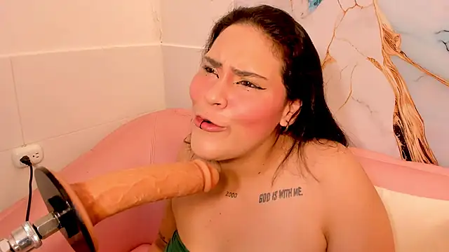 TIFFANY GLOW   online show from October 28, 8:08 pm