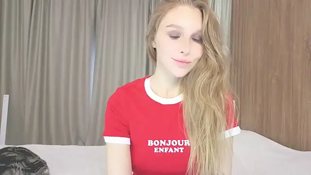 Snapshot of Brigitte_Bardot chatting on September 18, 5:21 am Brigitte Bardot online show from September 18, 5:21 am