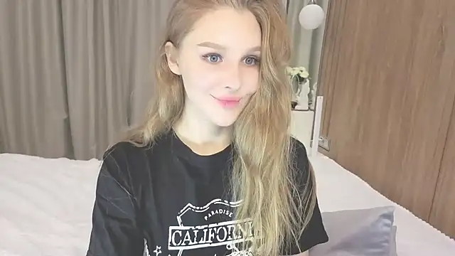 Snapshot of Brigitte_Bardot chatting on October 11, 4:46 am Brigitte Bardot online show from October 11, 4:46 am