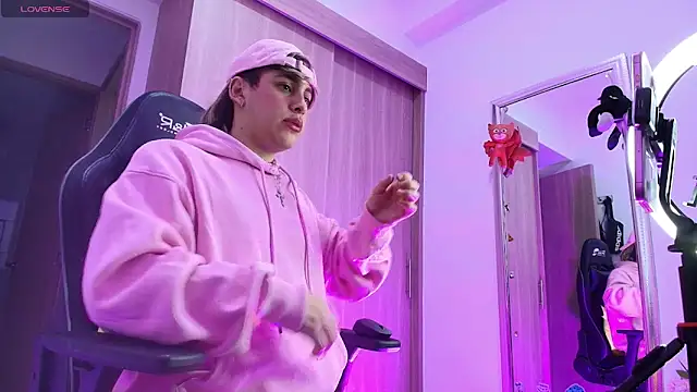 brunothompson3 online show from October 23, 4:22 am