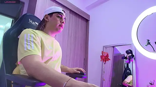 brunothompson3 online show from October 21, 1:38 am