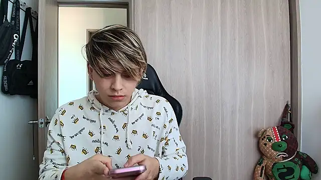 brunothompson3 online show from September 21, 8:14 pm