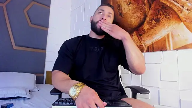 Snapshot of massimofiore_ chatting on November 3, 4:07 am massimofiore online show from November 3, 4:07 am