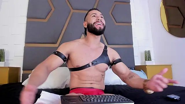 Snapshot of massimofiore_ chatting on October 31, 3:47 am massimofiore online show from October 31, 3:47 am