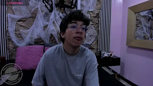 Snapshot of Desire_Ecstasy chatting on November 3, 1:37 pm Desire Ecstasy online show from November 3, 1:37 pm