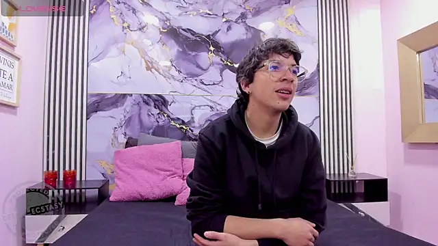 Snapshot of Desire_Ecstasy chatting on November 5, 1:14 pm Desire Ecstasy online show from November 5, 1:14 pm