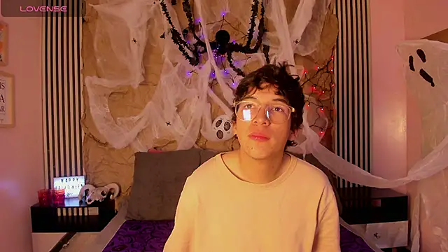 Snapshot of Desire_Ecstasy chatting on October 23, 1:21 pm Desire Ecstasy online show from October 23, 1:21 pm