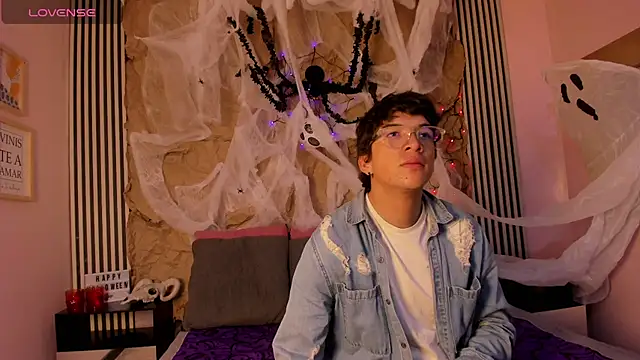 Snapshot of Desire_Ecstasy chatting on October 24, 1:10 pm Desire Ecstasy online show from October 24, 1:10 pm