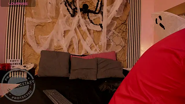 Snapshot of Desire_Ecstasy chatting on October 29, 1:43 pm Desire Ecstasy online show from October 29, 1:43 pm