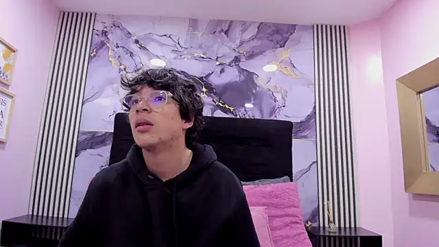 Snapshot of Desire_Ecstasy chatting on November 18, 1:14 pm Desire Ecstasy online show from November 18, 1:14 pm