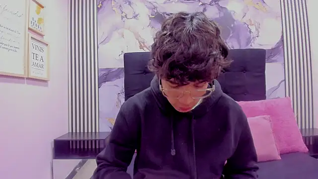 Snapshot of Desire_Ecstasy chatting on November 23, 12:37 pm Desire Ecstasy online show from November 23, 12:37 pm