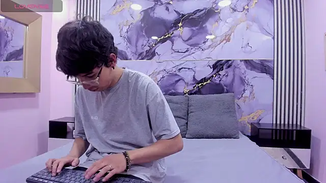 Snapshot of Desire_Ecstasy chatting on October 22, 1:32 pm Desire Ecstasy online show from October 22, 1:32 pm