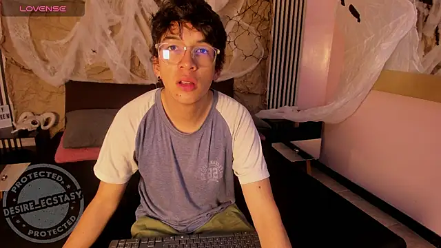 Snapshot of Desire_Ecstasy chatting on October 28, 12:59 pm Desire Ecstasy online show from October 28, 12:59 pm