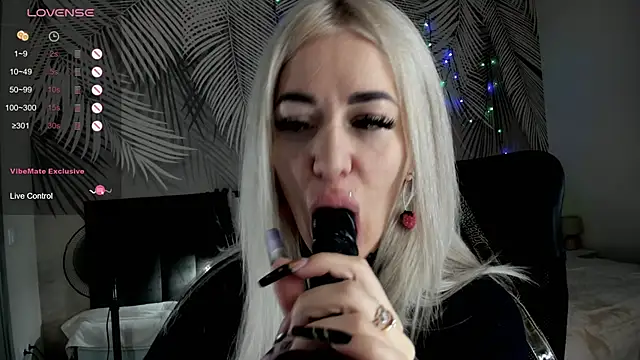 Kira Key online show from March 16, 1:57 am