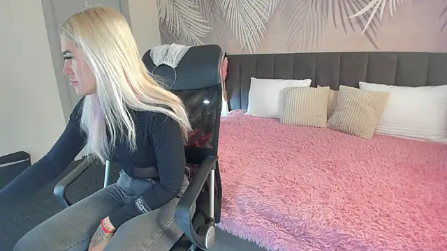 Kira Key online show from September 30, 1:44 am