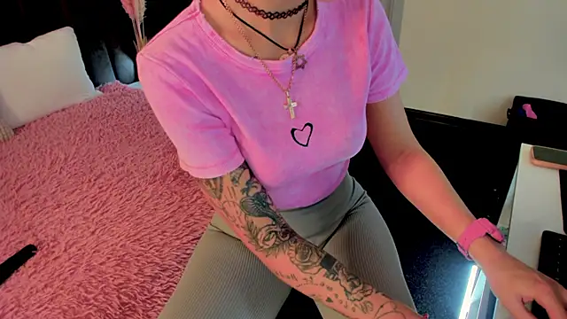 Kira Key online show from September 23, 1:45 am