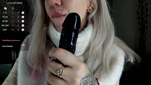 Kira Key online show from March 10, 1:53 am