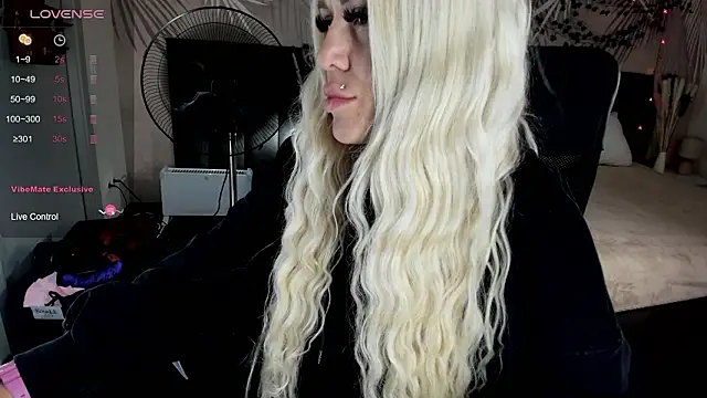 Kira Key online show from February 16, 1:37 am