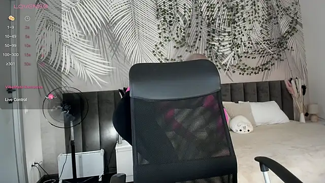 Kira Key online show from February 27, 1:50 am