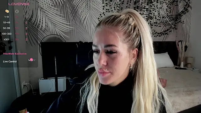 Kira Key online show from February 15, 1:39 am