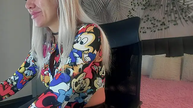 Snapshot of Kira_Key chatting on November 1, 2:51 am Kira Key online show from November 1, 2:51 am