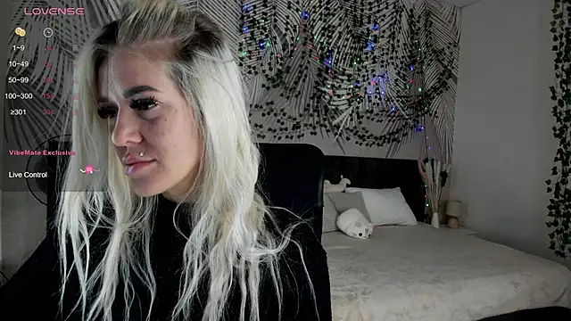 Kira Key online show from February 21, 1:51 am