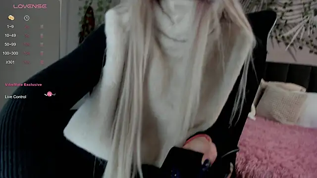 Snapshot of Kira_Key chatting on November 29, 1:50 am Kira Key online show from November 29, 1:50 am