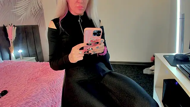 Kira Key online show from September 18, 1:52 am