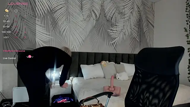 Kira Key online show from March 3, 2:07 am