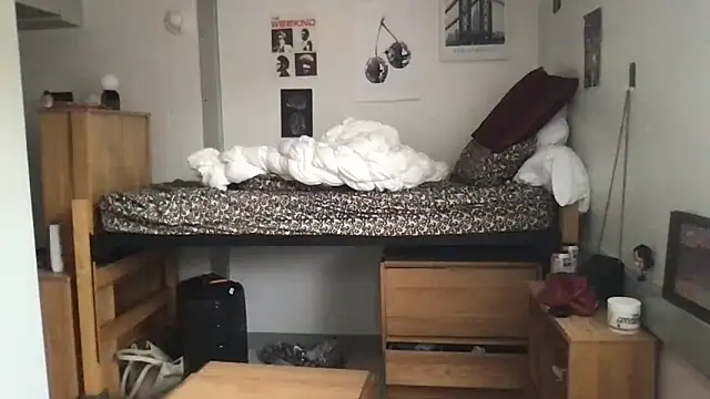 petitelatinateen online show from September 17, 7:16 pm