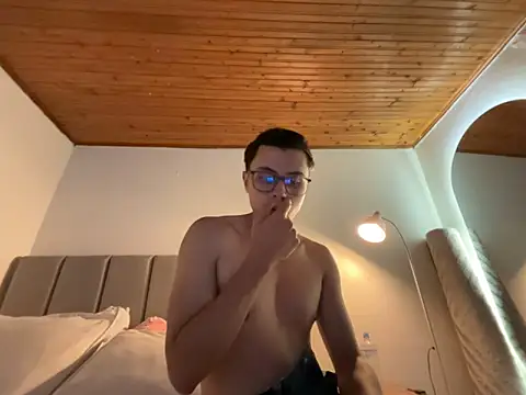 Snapshot of Davidpleaser chatting on April 6, 5:30 am Davidpleaser online show from April 6, 5:30 am