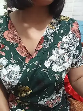 Snapshot of Thaohoa_love chatting on July 5, 10:05 pm Thaohoa love online show from July 5, 10:05 pm