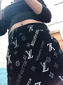 Snapshot of Thaohoa_love chatting on November 16, 8:35 pm Thaohoa love online show from November 16, 8:35 pm