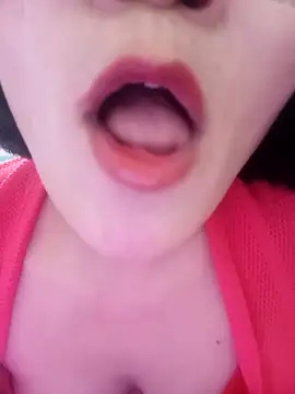 Snapshot of Thaohoa_love chatting on December 1, 8:53 pm Thaohoa love online show from December 1, 8:53 pm