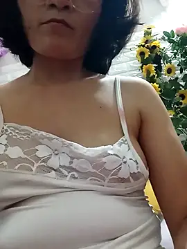 Snapshot of Thaohoa_love chatting on September 25, 2:45 pm Thaohoa love online show from September 25, 2:45 pm