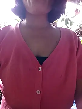 Snapshot of Thaohoa_love chatting on September 25, 1:44 am Thaohoa love online show from September 25, 1:44 am