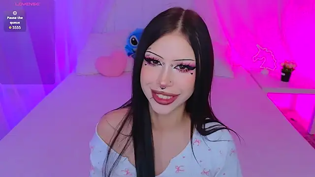 venomeowww   online show from November 4, 3:21 am