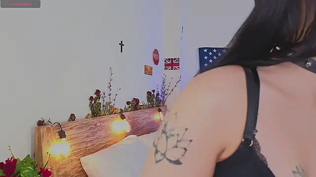 venomeowww   online show from April 27, 3:59 am